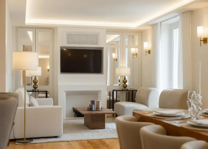 Agora Luxury Apartment By The Boyar Collection